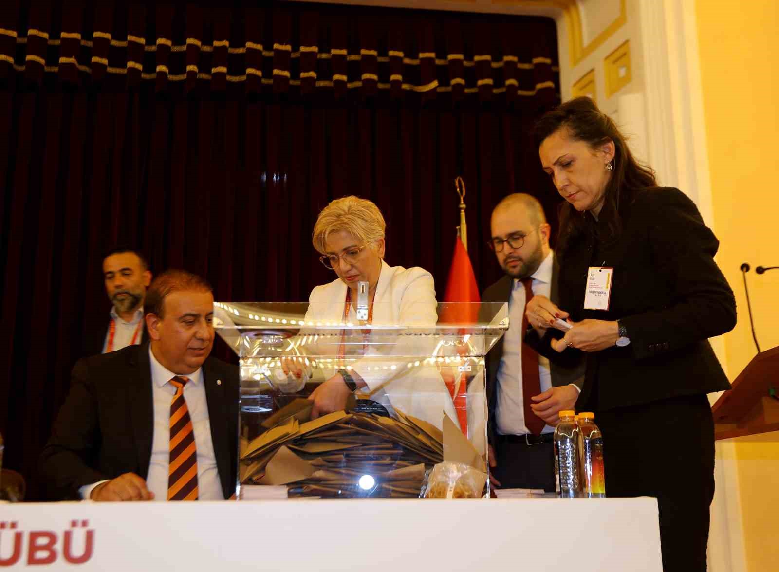 galatasaray seciminde oy sayma islemi basladi 1
