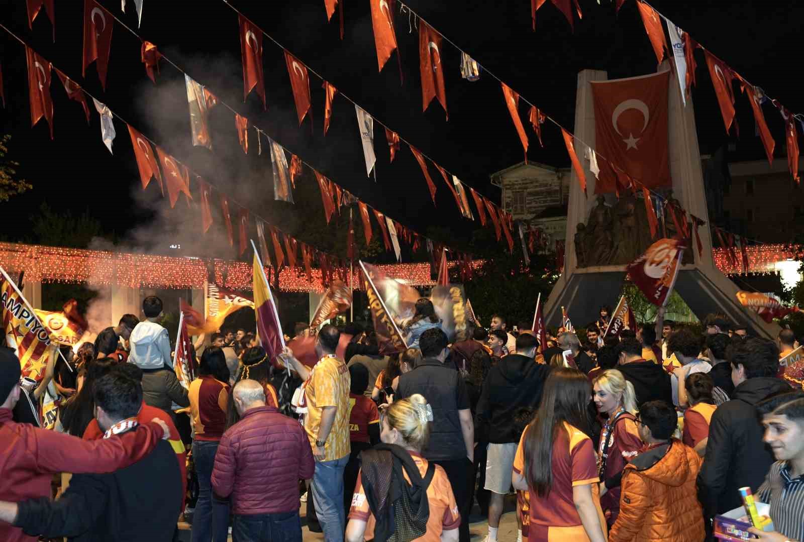 galatasaray taraftari sampiyonlugu sokaklarda kutladi 2