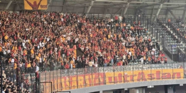 galatasaray-taraftarindan-selcuk-inan-tezahurati-ApW4CV54.jpg