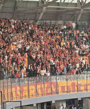 galatasaray-taraftarindan-selcuk-inan-tezahurati-ApW4CV54.jpg