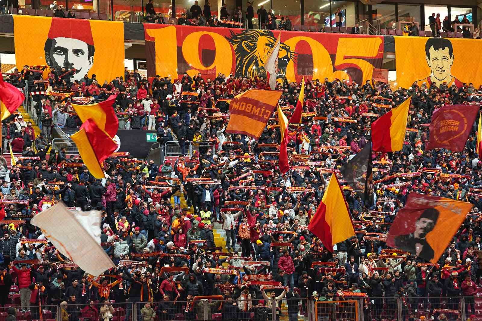 galatasaray taraftarindan tepki 1 46PJqZn3
