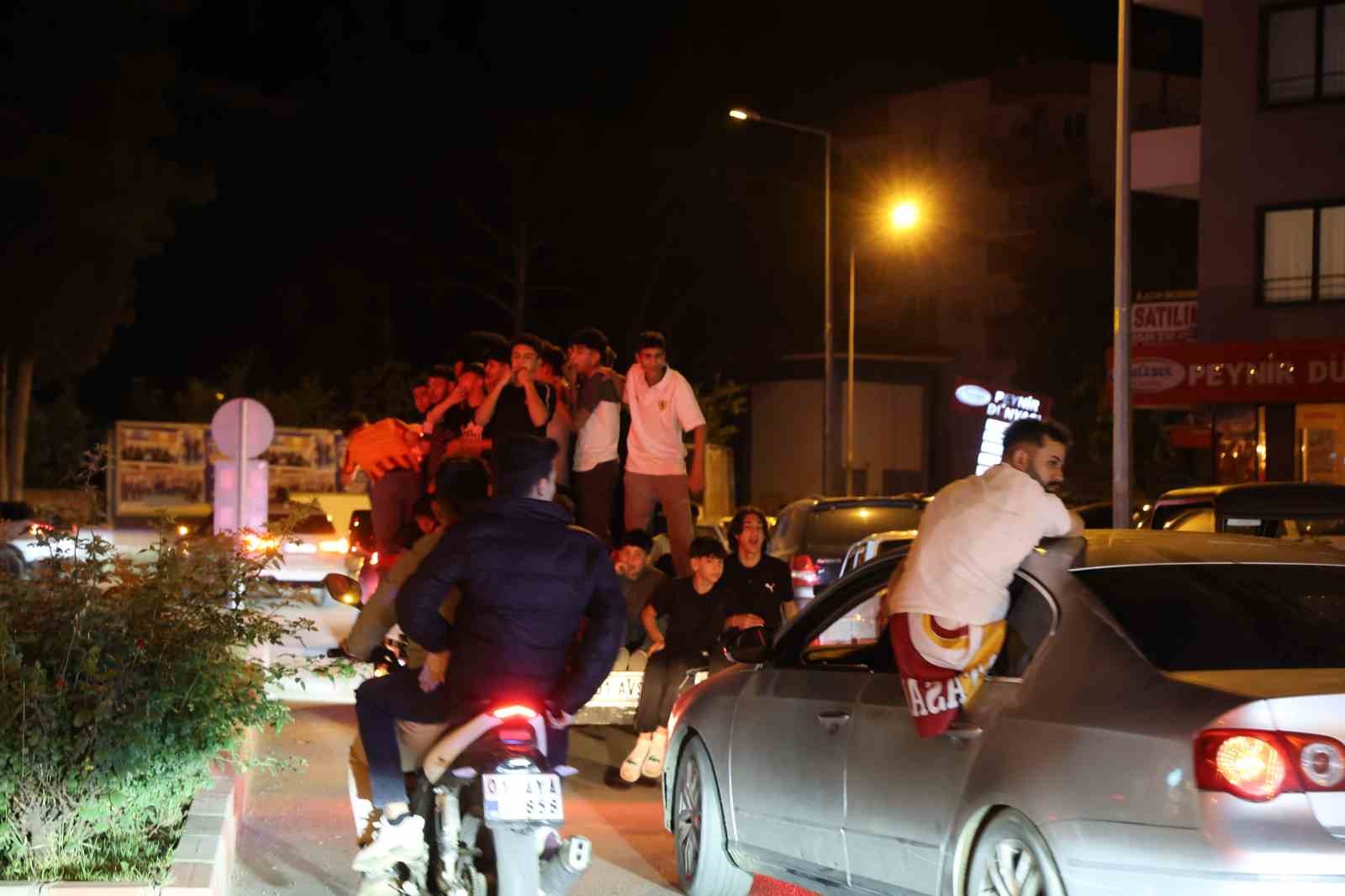 galatasaray taraftarlarindan fenerbahceye gonderme 4 9XPwyfQ5