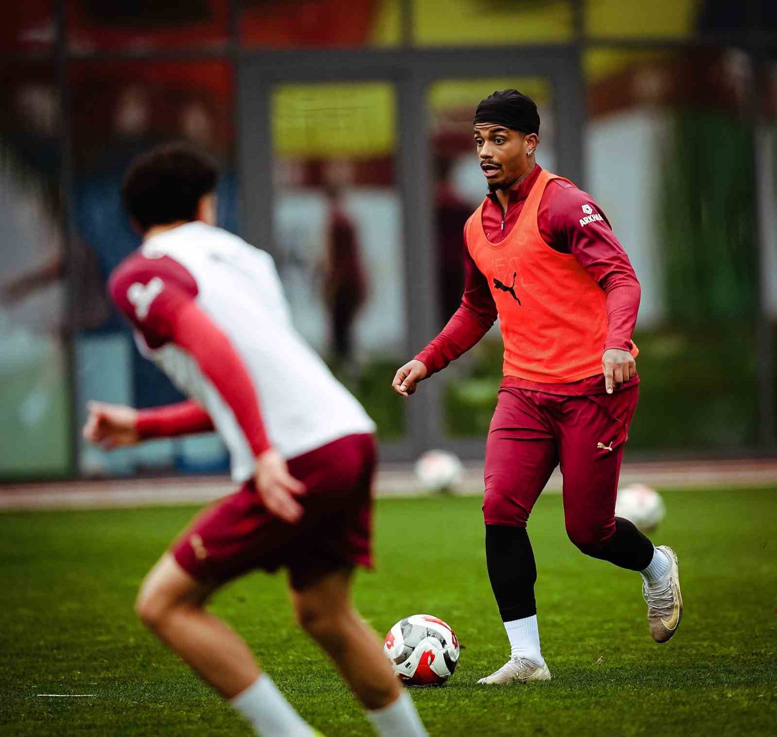 galatasaray trabzonspor maci hazirliklarini surdurdu 0 UfDOEnLD