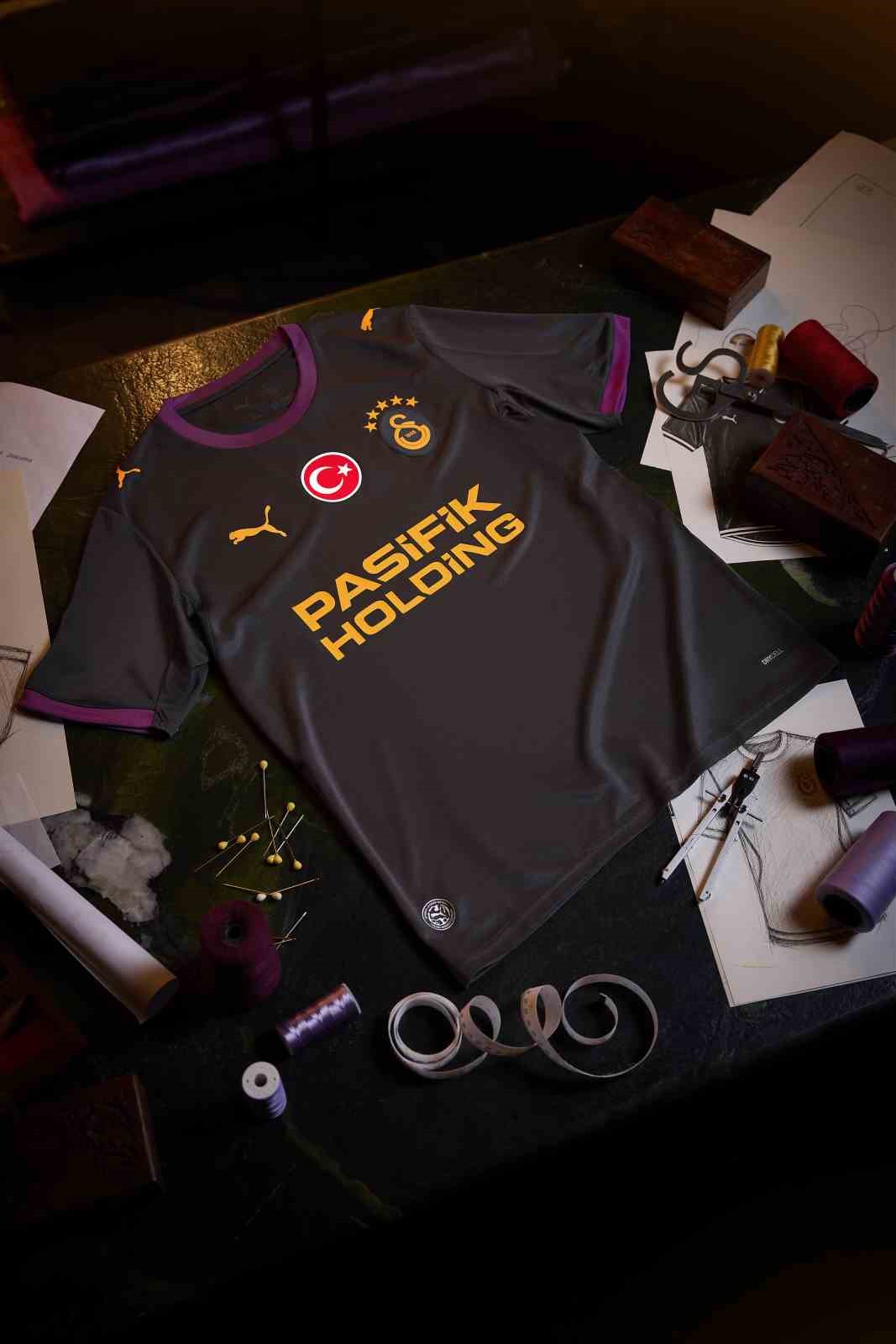 galatasaray yeni sezon formalarini tanitti 2 2t9yvuZT