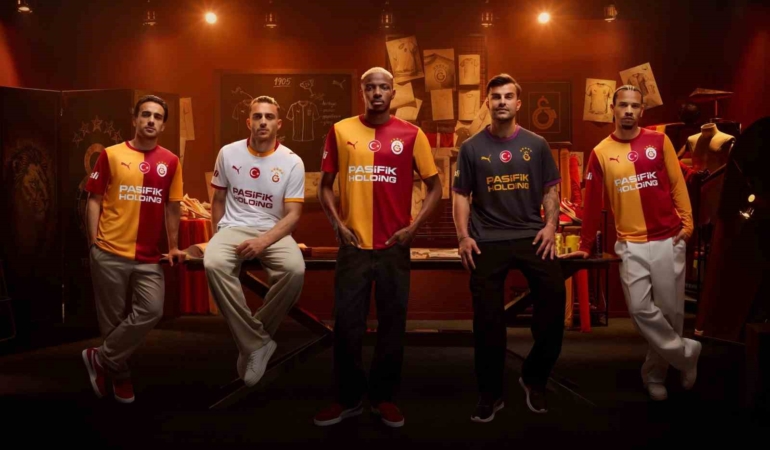 galatasaray-yeni-sezon-formalarini-tanitti-6ve3iQ83.jpg
