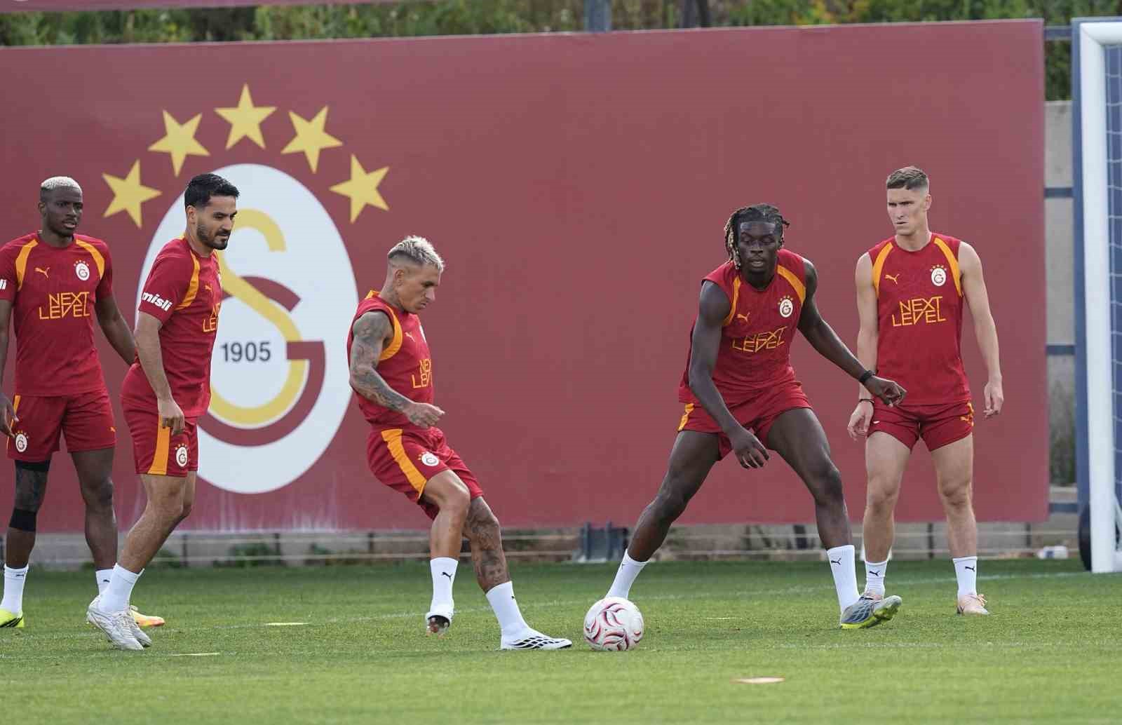 Galatasaray, yeni sezon hazırlıklarını sürdürdü 4 galatasaray yeni sezon hazirliklarini surdurdu 0