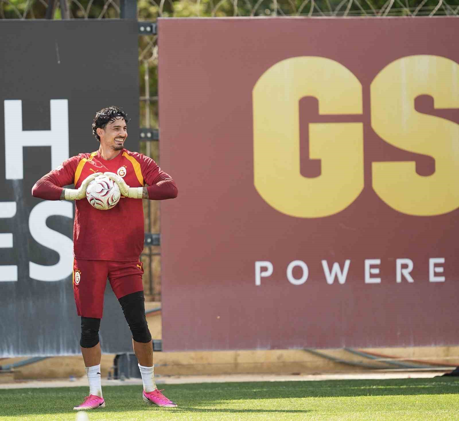 Galatasaray, yeni sezon hazırlıklarını sürdürdü 5 galatasaray yeni sezon hazirliklarini surdurdu 1 EhNlNEuJ