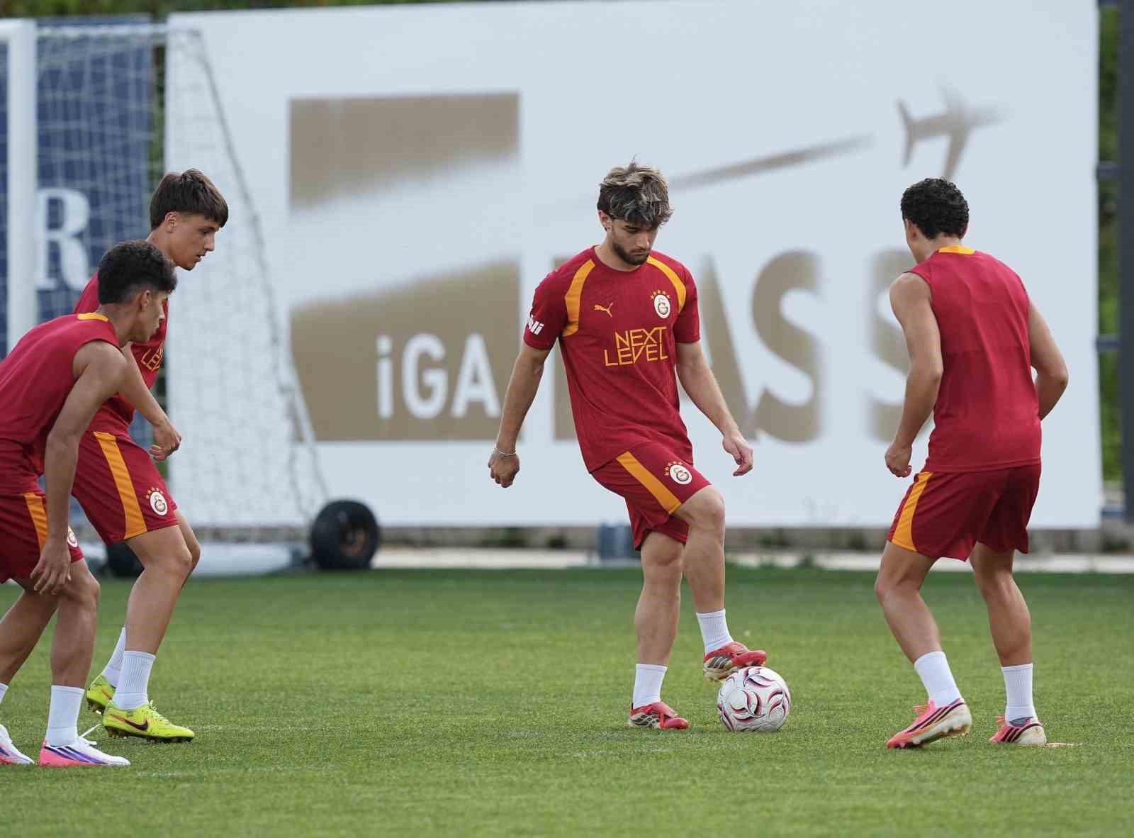 Galatasaray, yeni sezon hazırlıklarını sürdürdü 8 galatasaray yeni sezon hazirliklarini surdurdu 4 hGyt4APQ