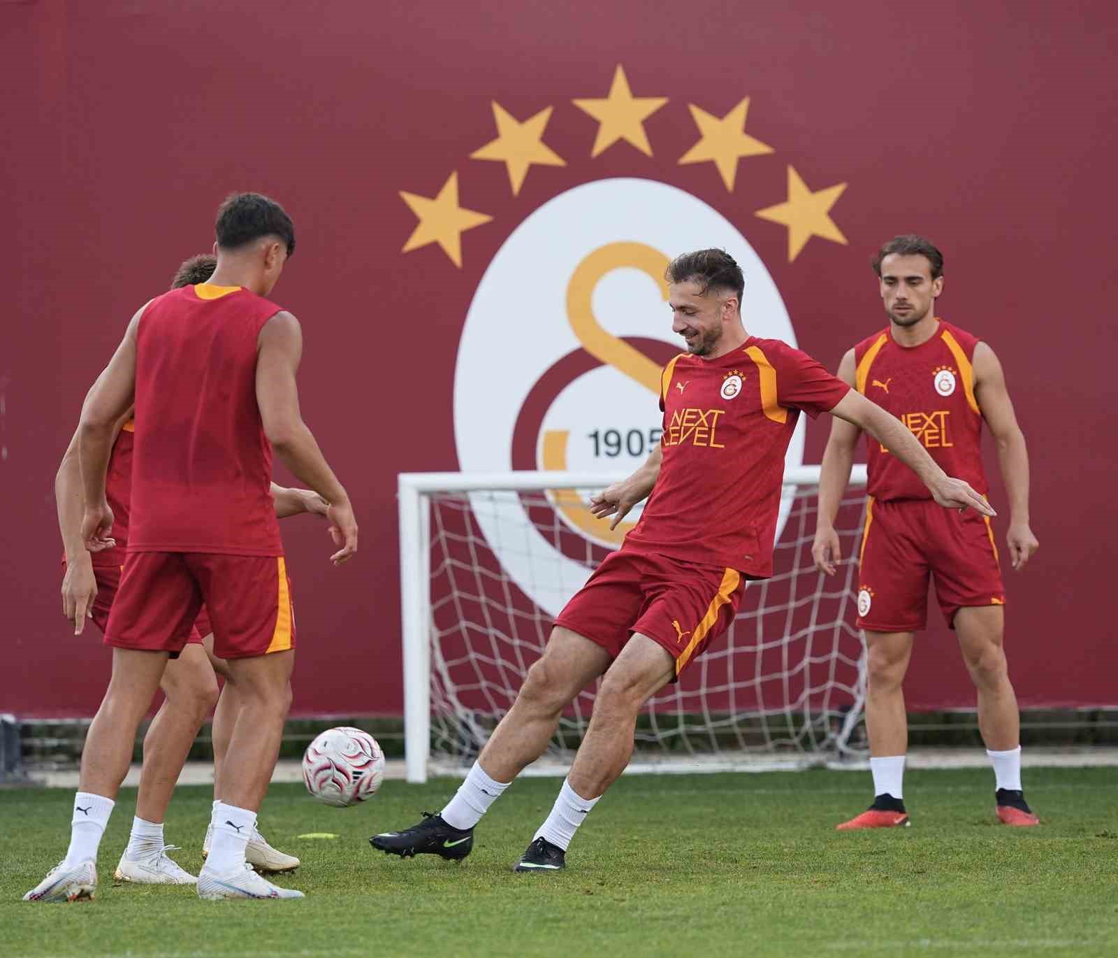 Galatasaray, yeni sezon hazırlıklarını sürdürdü 9 galatasaray yeni sezon hazirliklarini surdurdu 5 bqLDSevs