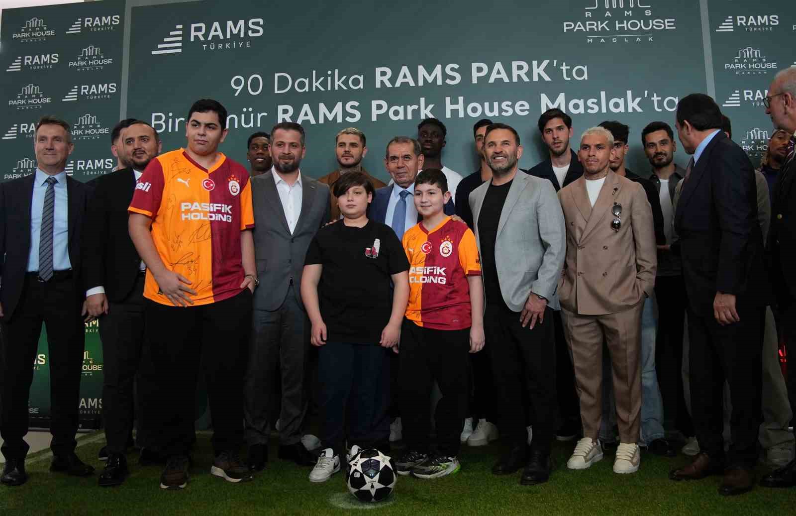 Galatasaray Yönetim Kurulu, teknik heyet ve futbolcular, RAMS Park House Maslak Satış Ofisi’ni ziyaret etti 5 galatasaray yonetim kurulu teknik heyet ve futbolcular rams park house maslak satis ofisini ziyaret QjGb1PK3