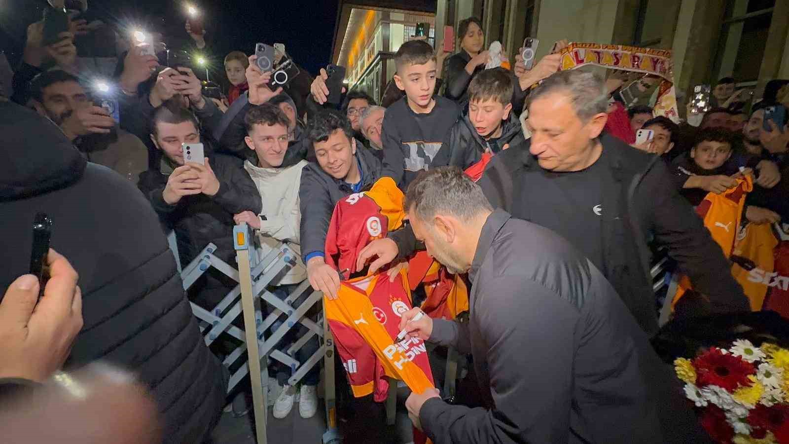 galatasaraya rizede coskulu karsilama 2 LMO1tyfX