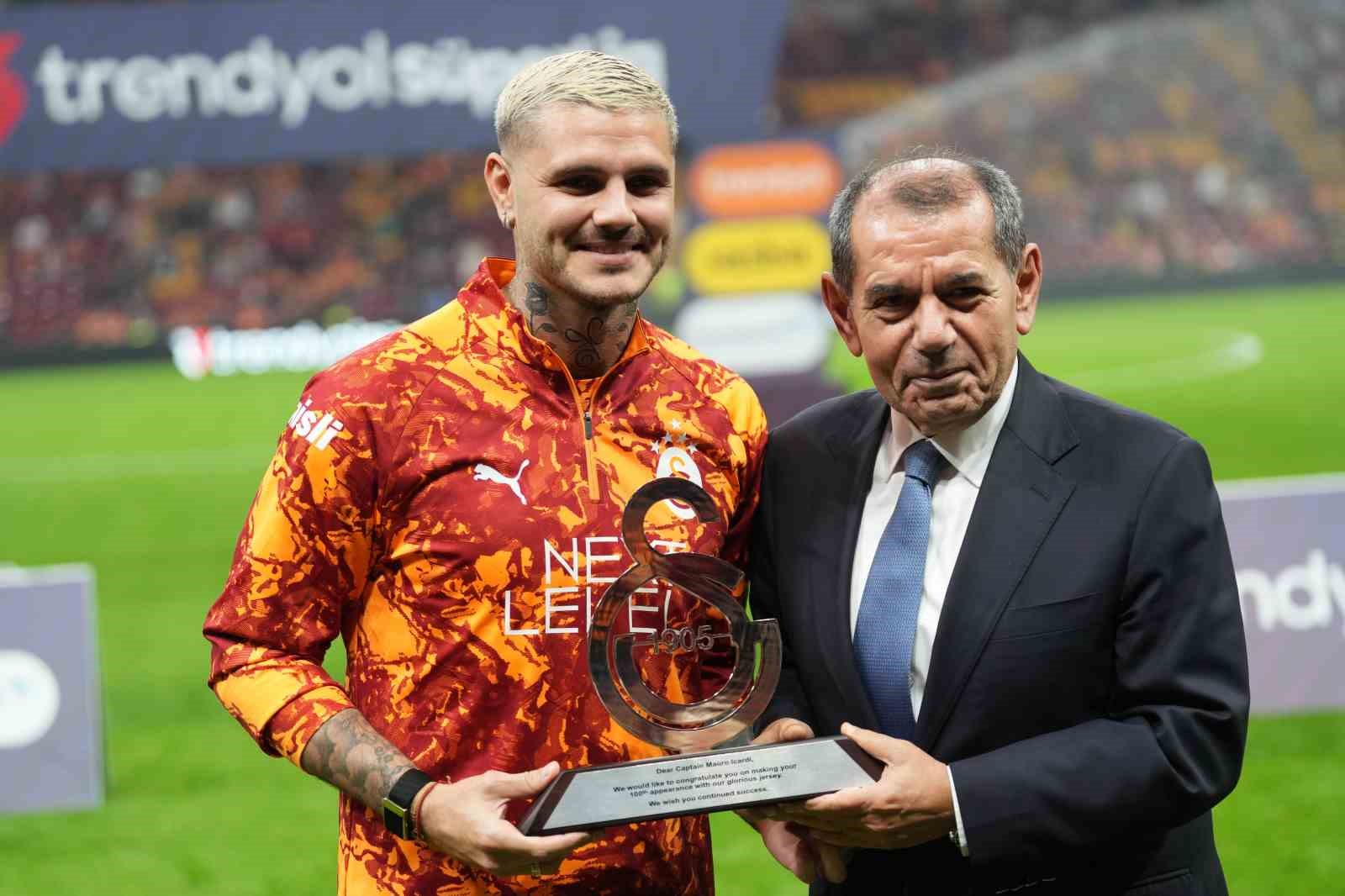 galatasarayda 100 macina cikan mauro icardiye plaket verildi 1 1SKWDrDA