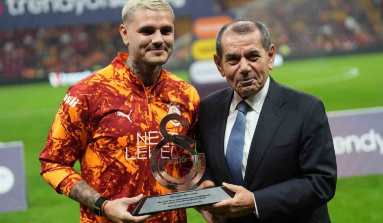 galatasarayda-100-macina-cikan-mauro-icardiye-plaket-verildi-UIqr6nhD.jpg