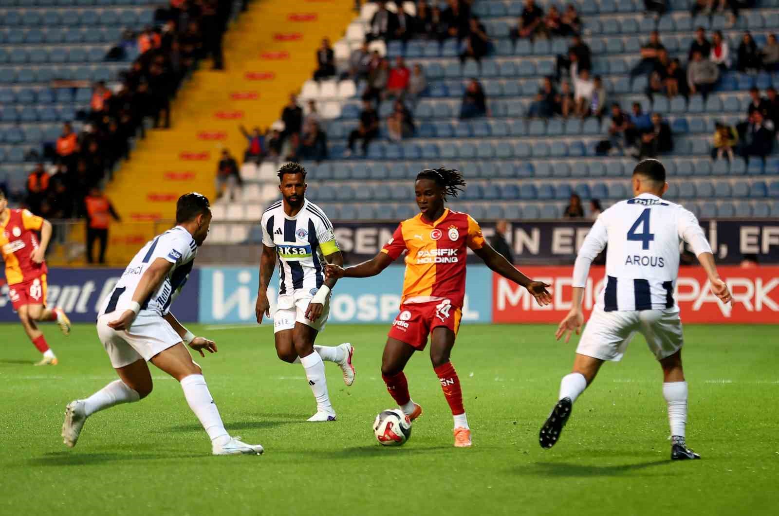 galatasarayda 11de 9 degisiklik 1 9Dwz4miZ