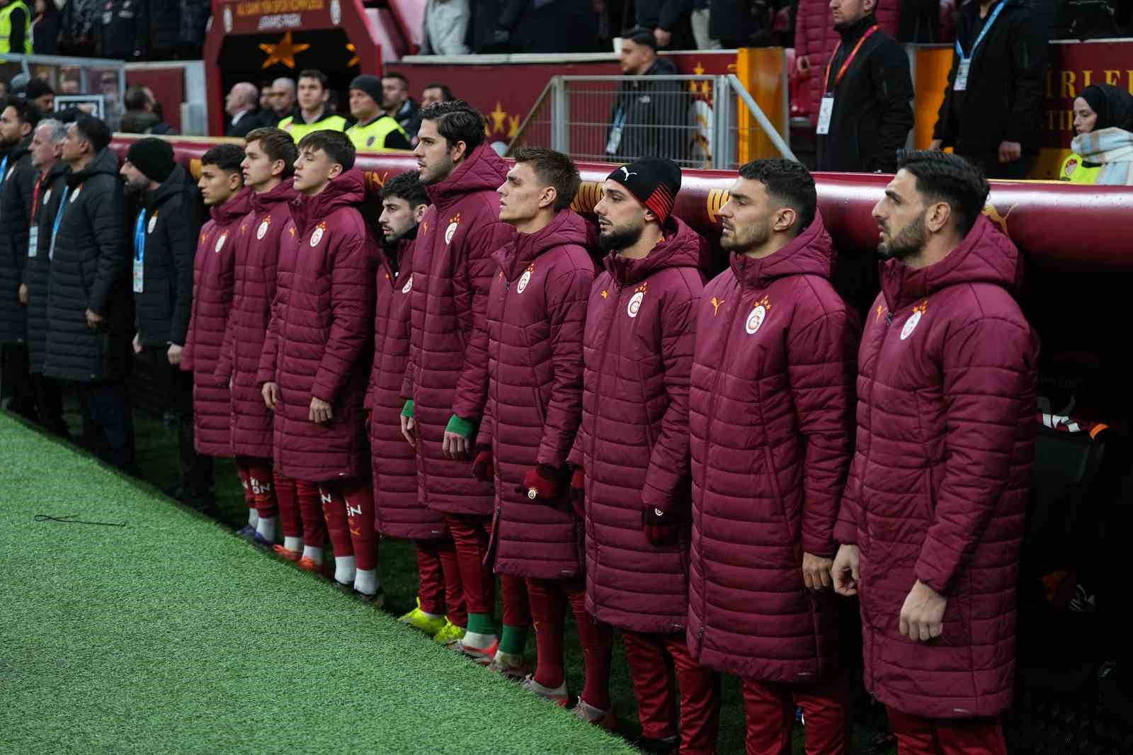 galatasarayda 2 degisiklik 1 znLRdwKE
