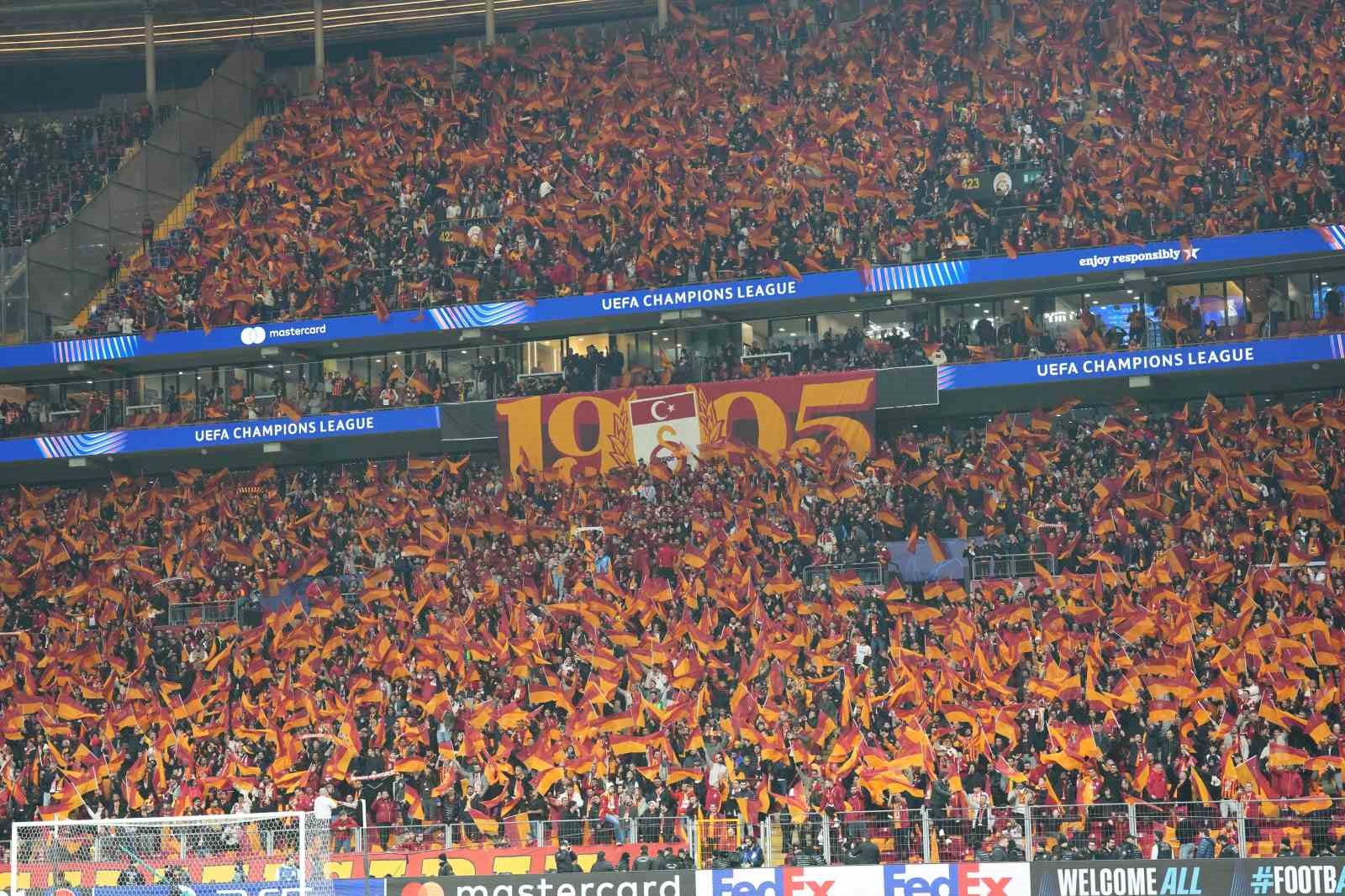 galatasarayda 2 degisiklik 2 EAXRSEXm