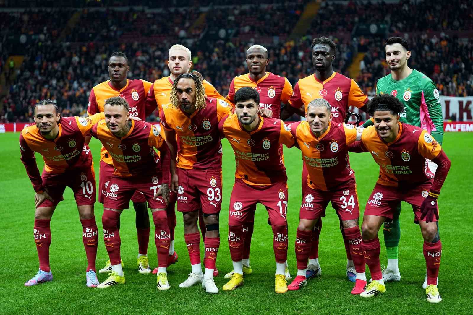 galatasarayda 4 degisiklik 4 XdYND5KB