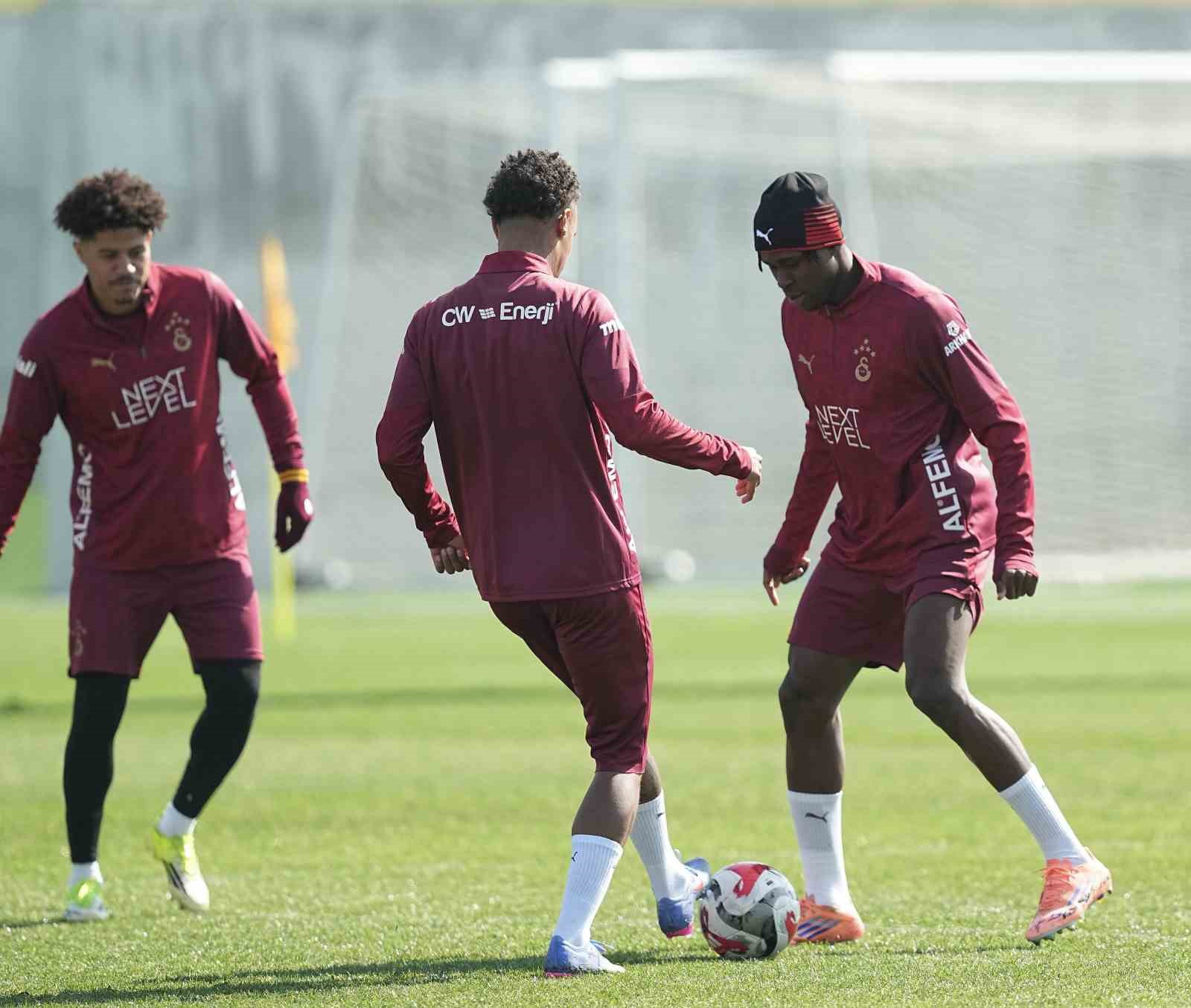 galatasarayda alanyaspor macinin hazirliklari tamamlandi 0