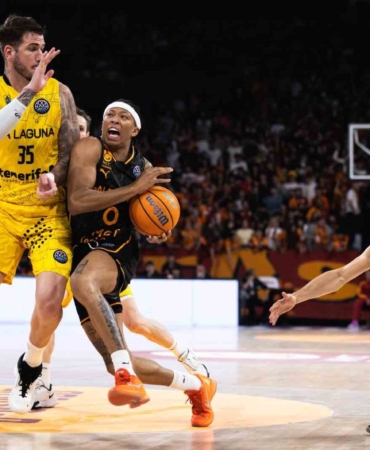 galatasarayda-iki-isimle-yollar-ayrildi-y4grrpat.jpg
