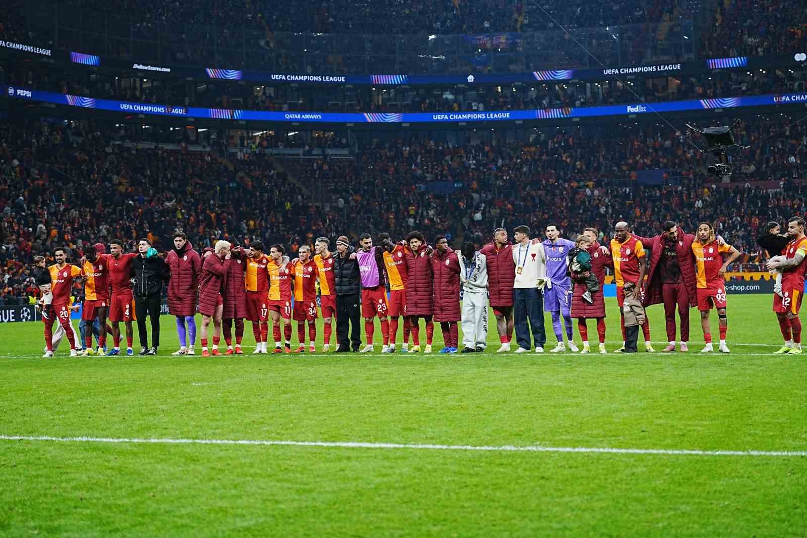 galatasarayda liverpool galibiyeti sevinci 0