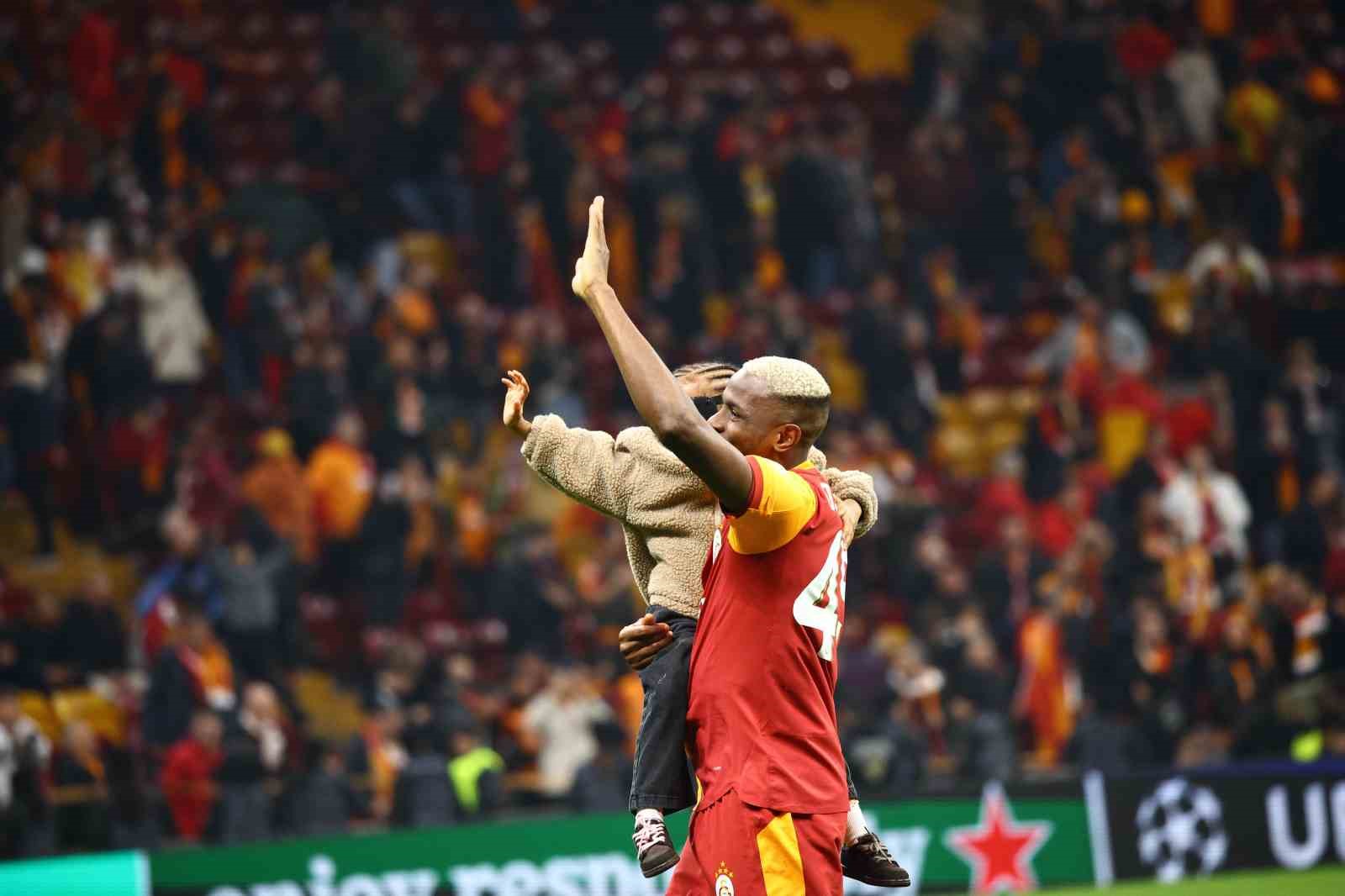 galatasarayda liverpool galibiyeti sevinci 10 WGIYdcEY