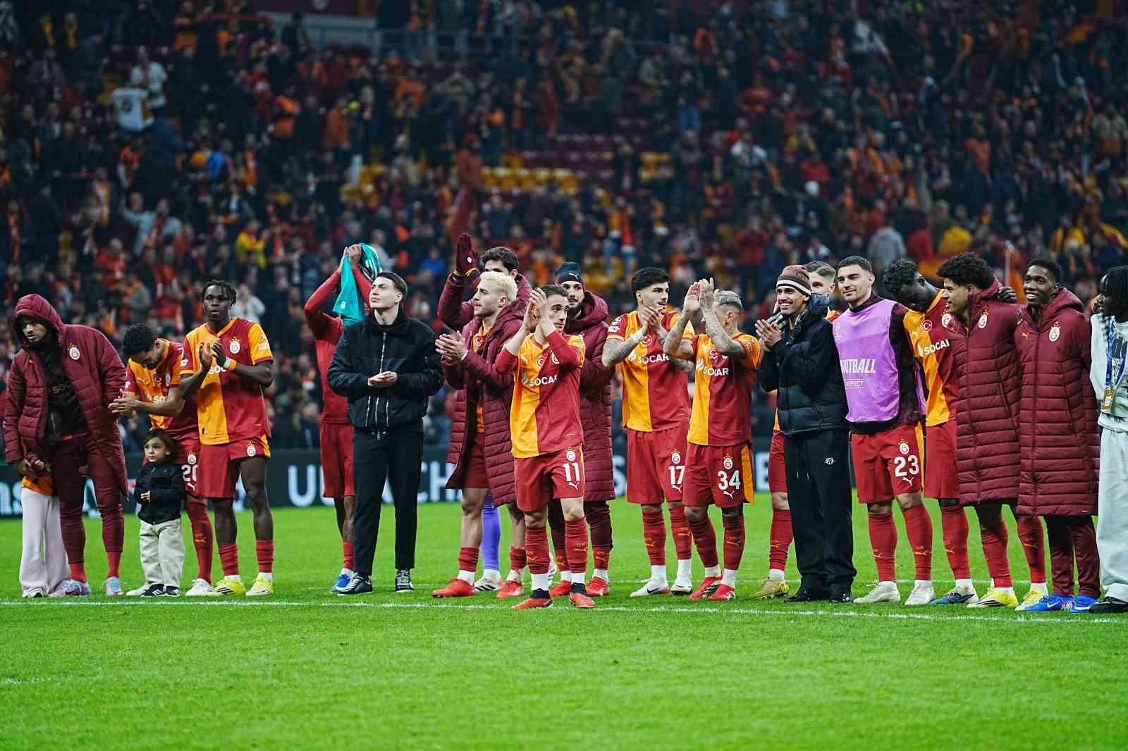 galatasarayda liverpool galibiyeti sevinci 2 HWVvvMnT