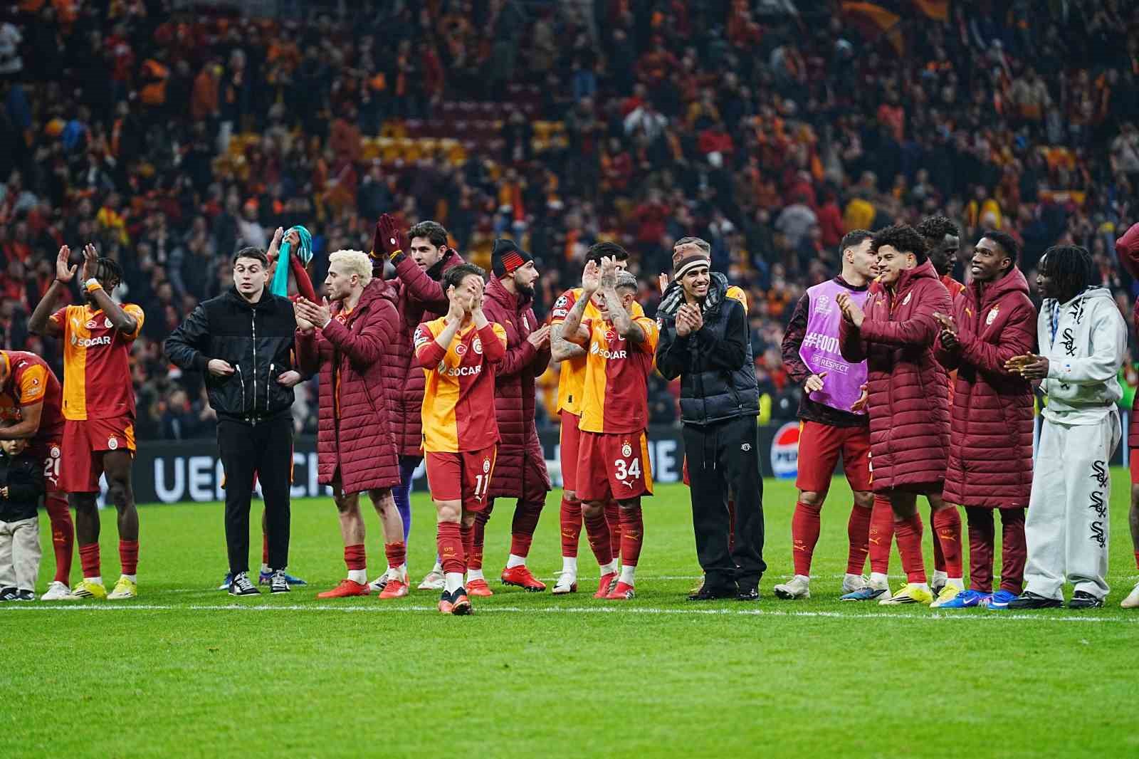 galatasarayda liverpool galibiyeti sevinci 3 4r4wfAVO