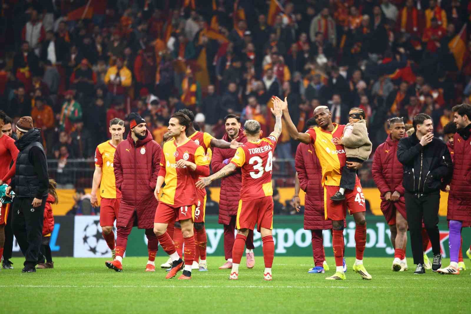 galatasarayda liverpool galibiyeti sevinci 4 aW1Heuj9