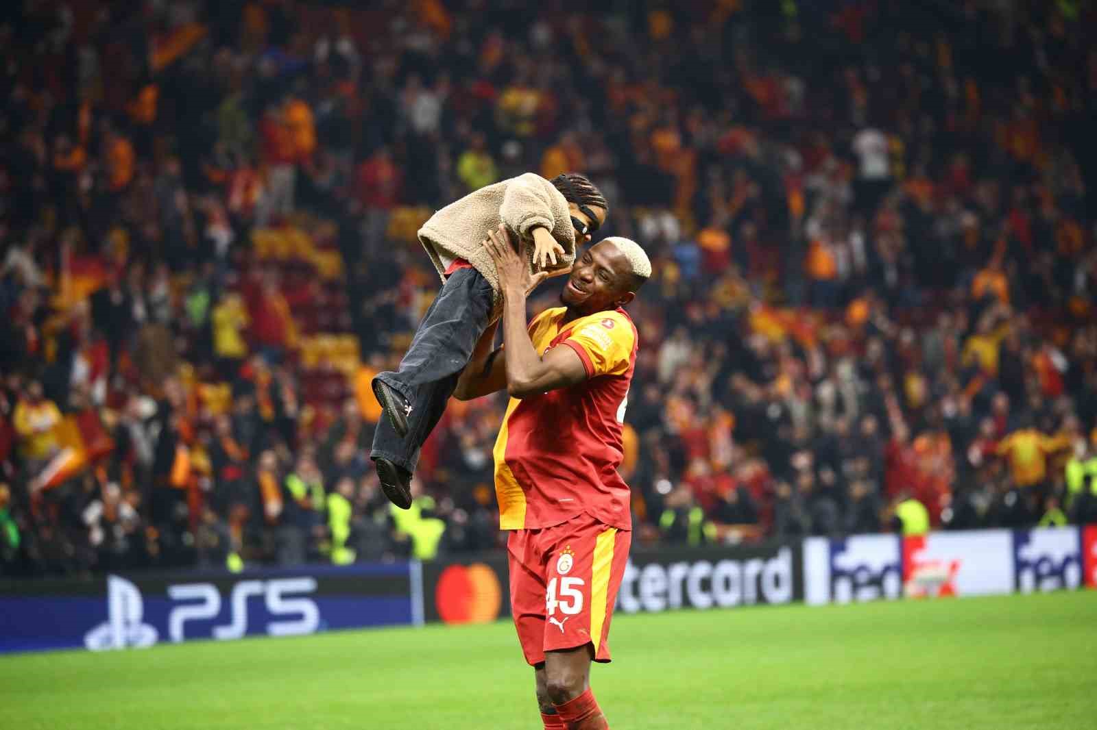 galatasarayda liverpool galibiyeti sevinci 8 RfFMf7uh