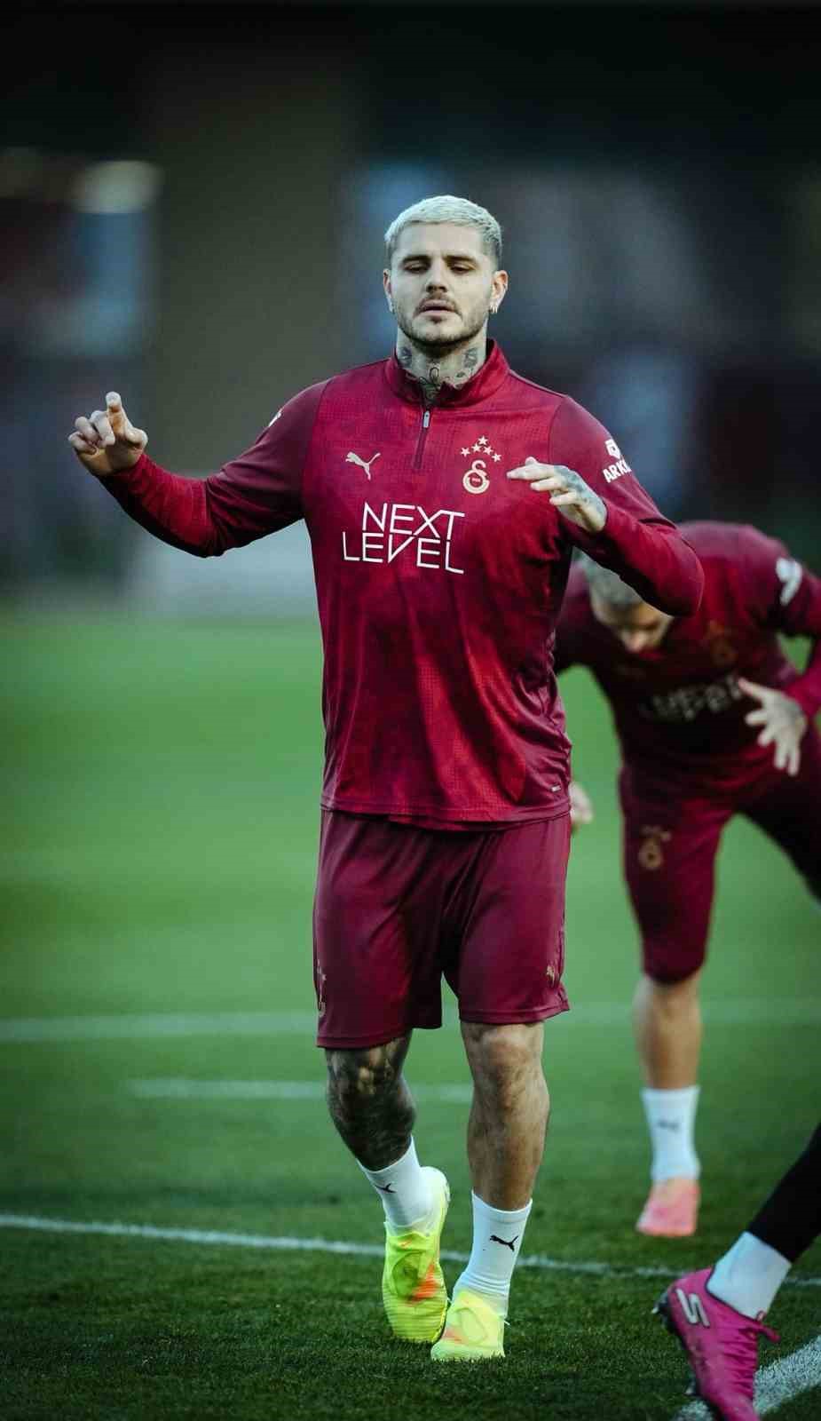 galatasarayda osimhen antrenmanda yer aldi 2 9HC3kSEc