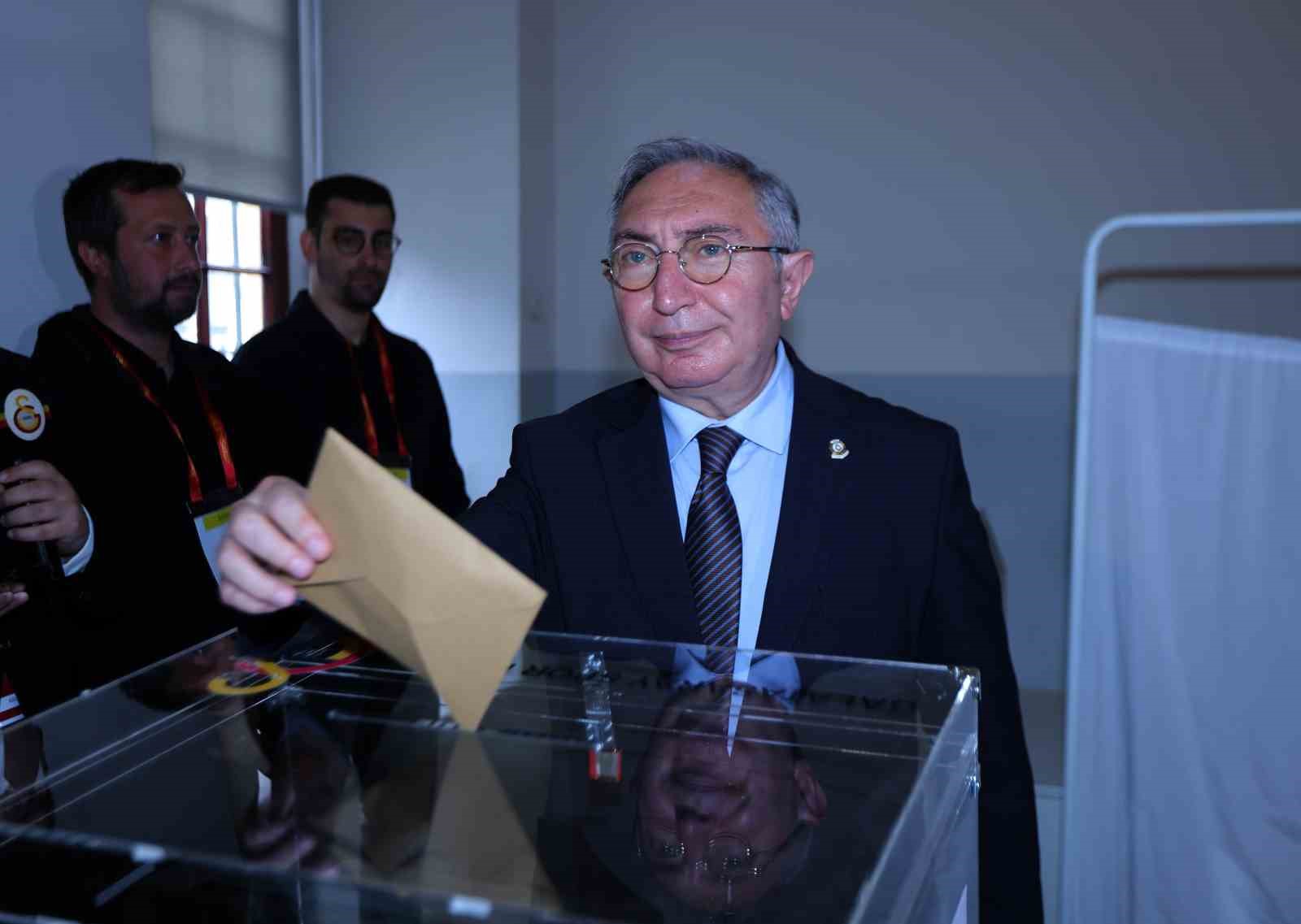 galatasarayda oy verme islemi basladi 0 mTWuLiYX