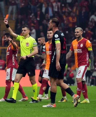 galatasarayda-roland-sallai-kirmizi-kart-gordu-Zv1azrtd.jpg