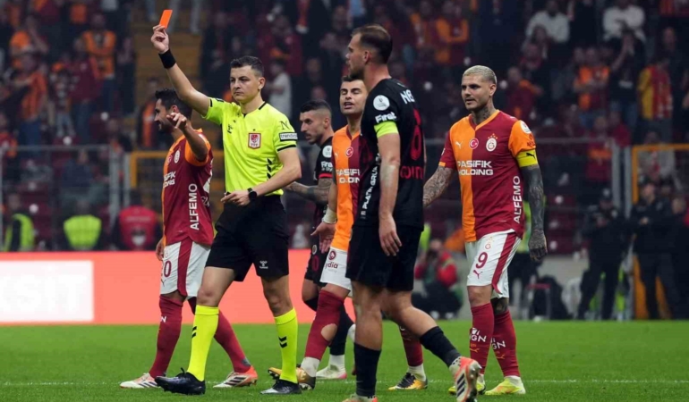 galatasarayda-roland-sallai-kirmizi-kart-gordu-Zv1azrtd.jpg