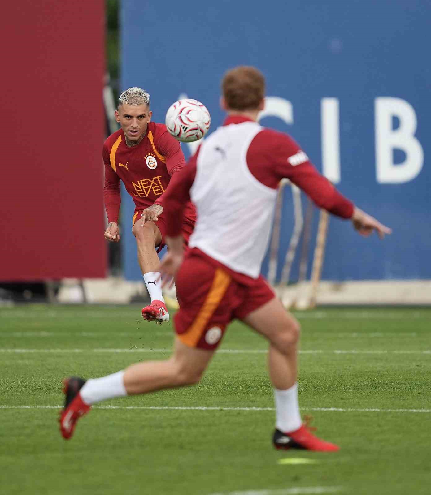Galatasaray’da yeni sezon hazırlıkları devam etti 5 galatasarayda yeni sezon hazirliklari devam etti 1 MwisBNf2