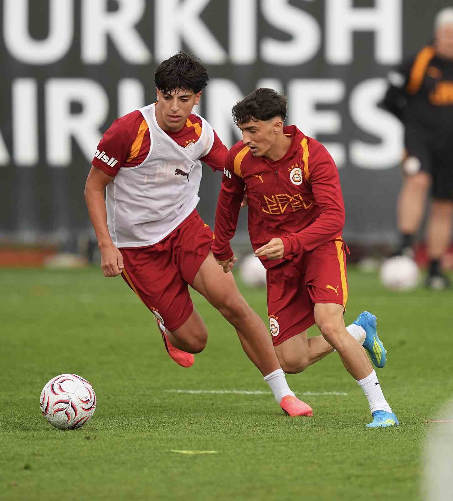 Galatasaray’da yeni sezon hazırlıkları devam etti 6 galatasarayda yeni sezon hazirliklari devam etti 2 QBsIS64v