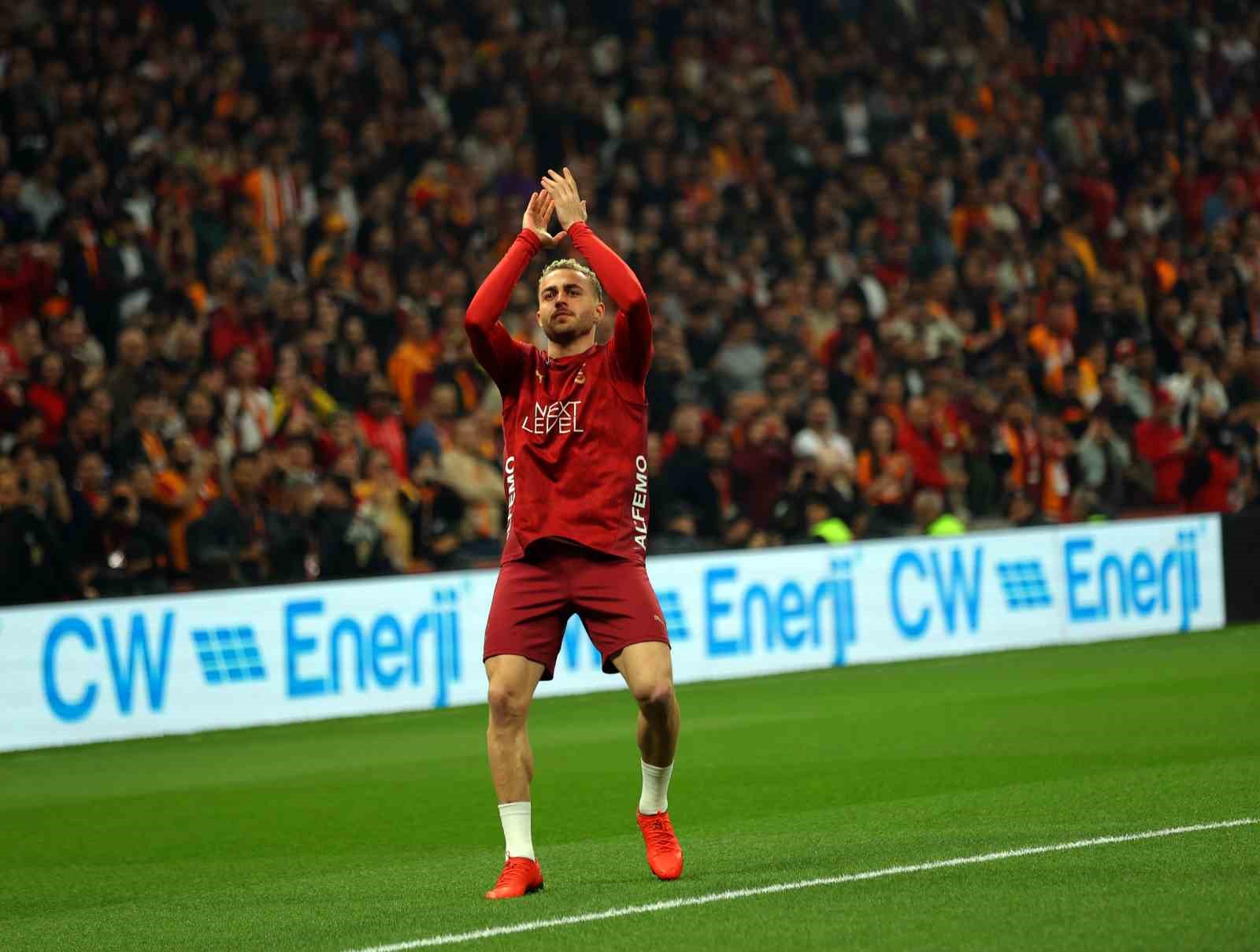 galatasaraydan stadyumda taraftara acik antrenman 11 eg93OU4X