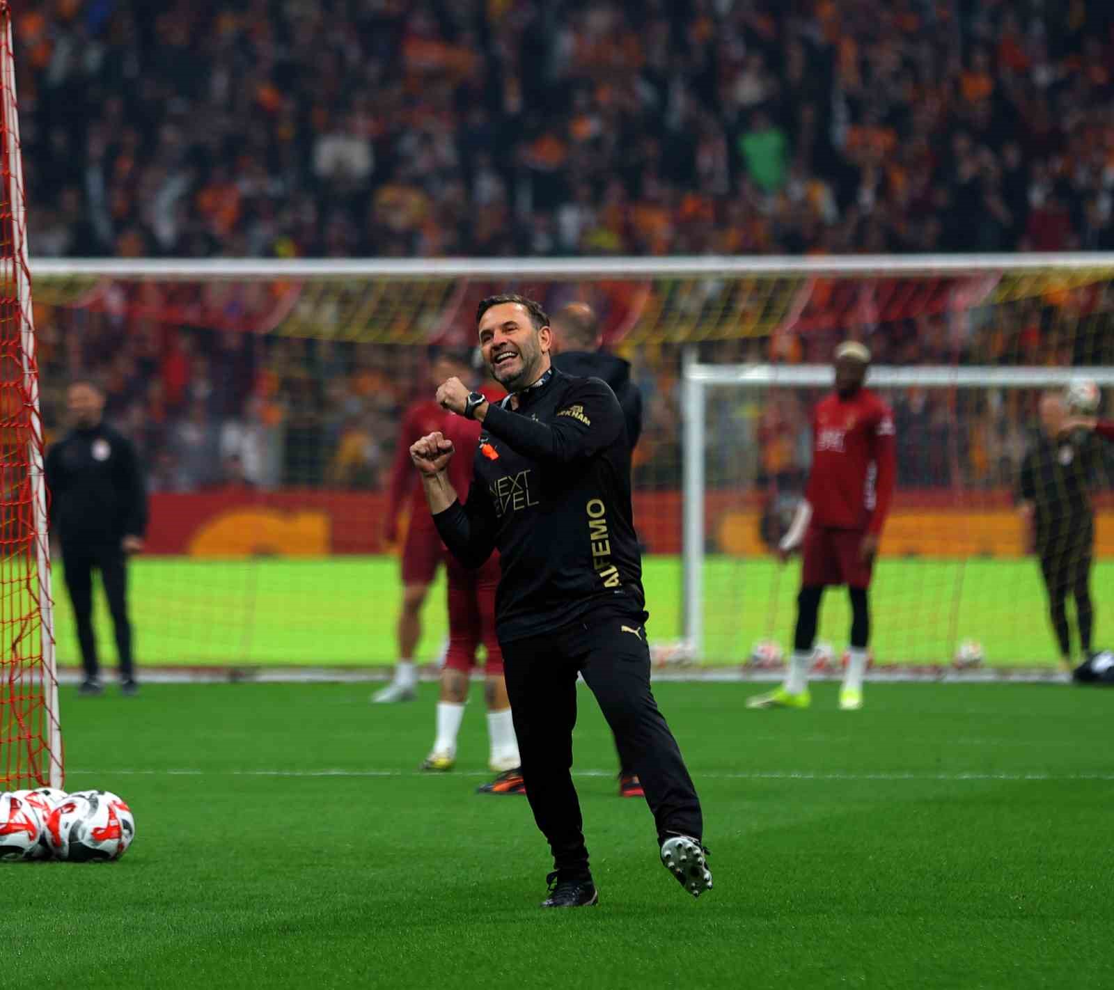galatasaraydan stadyumda taraftara acik antrenman 14 IYWzwfb5