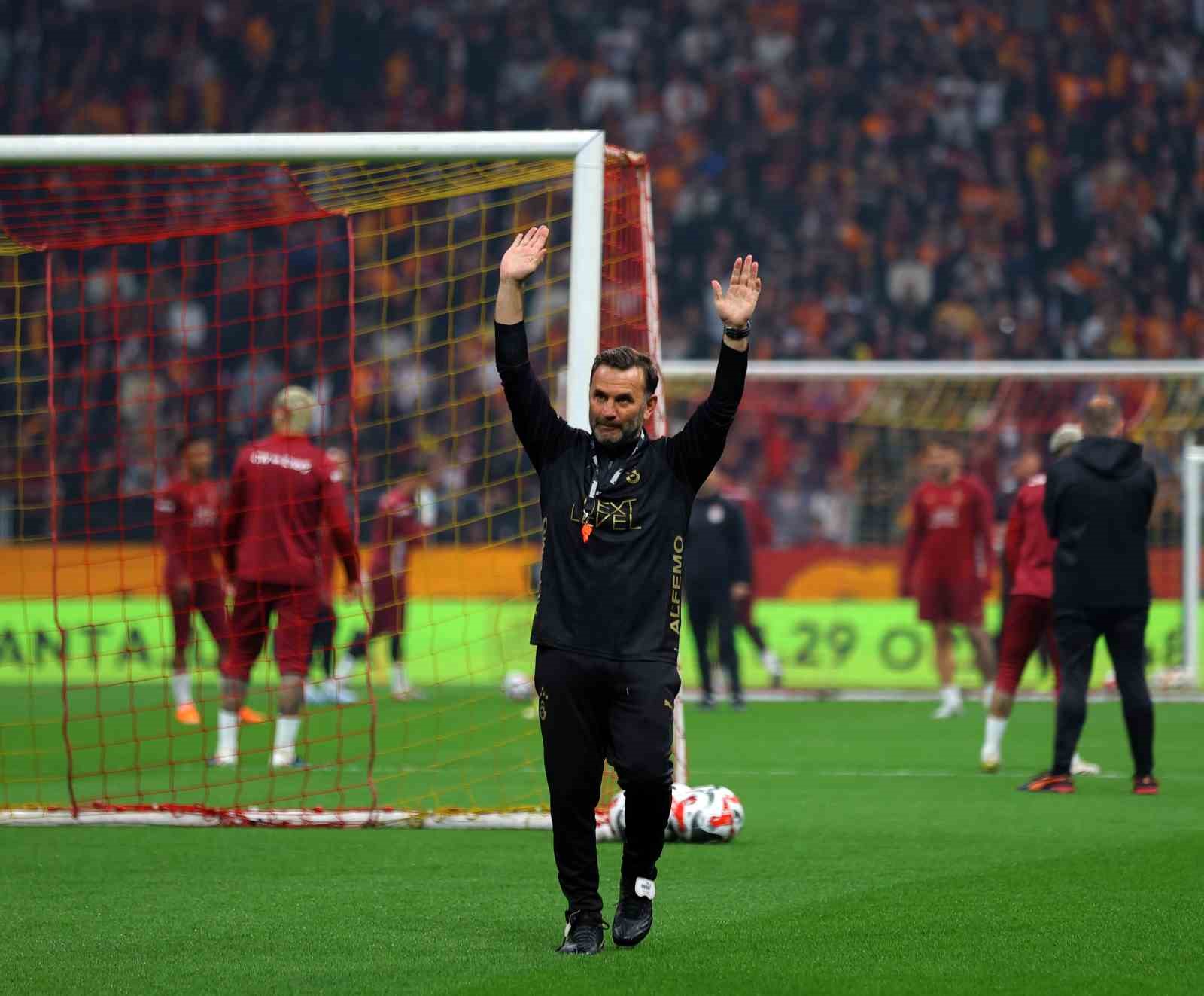 galatasaraydan stadyumda taraftara acik antrenman 15 m34DN6aU