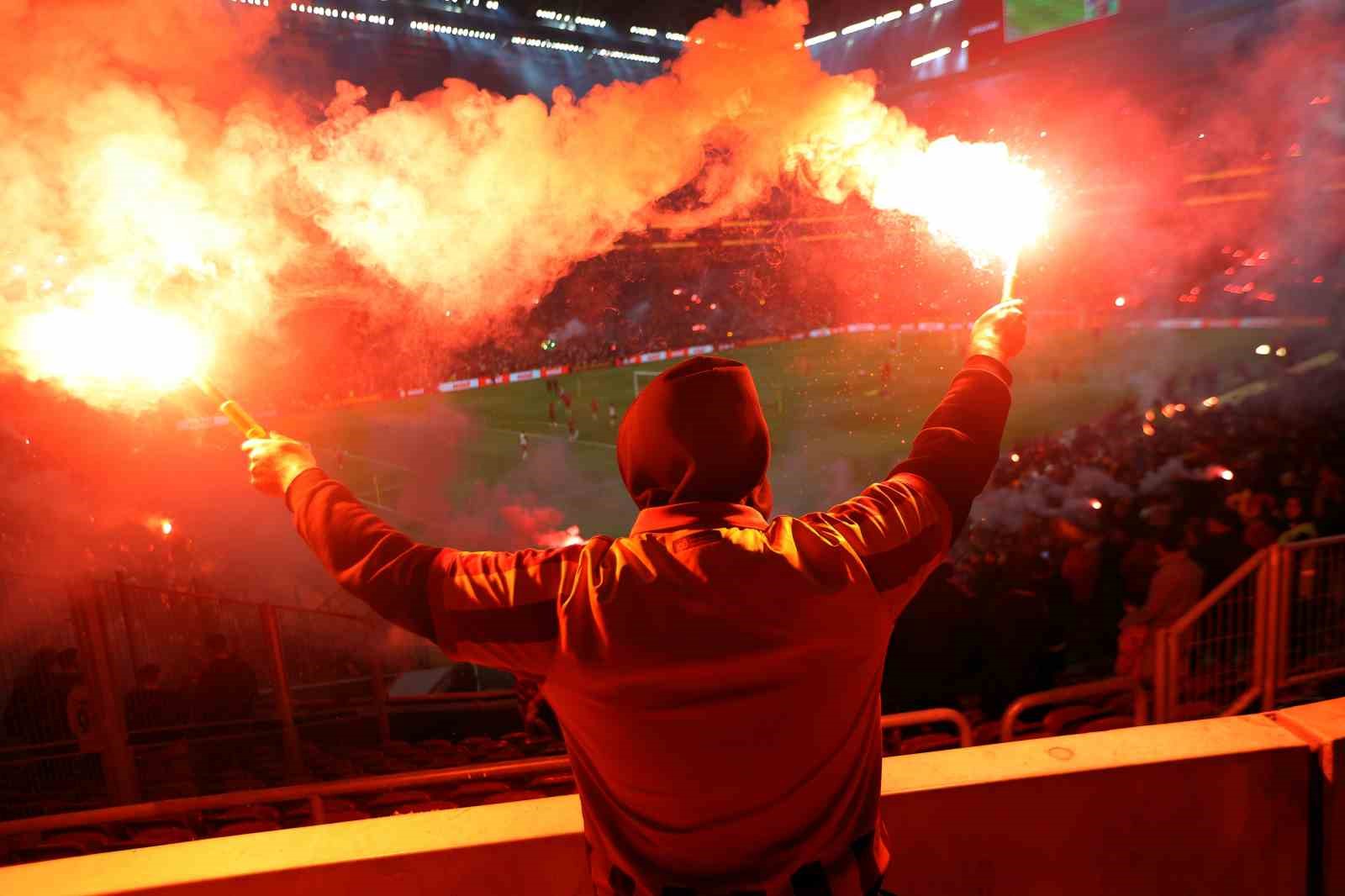 galatasaraydan stadyumda taraftara acik antrenman 22 eUG8TAY2
