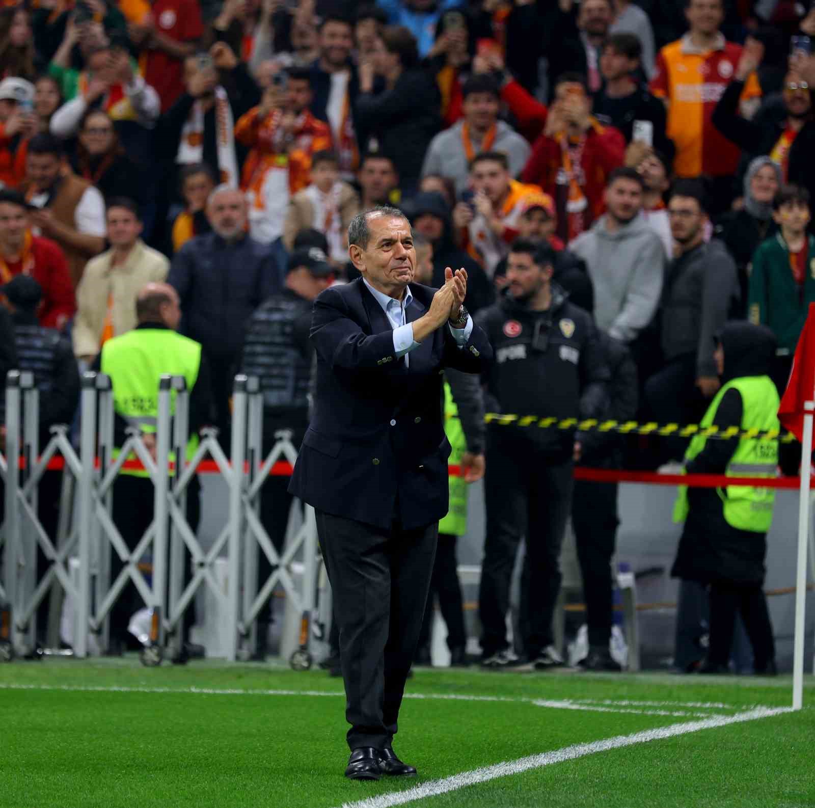 galatasaraydan stadyumda taraftara acik antrenman 31 sbZNBQle