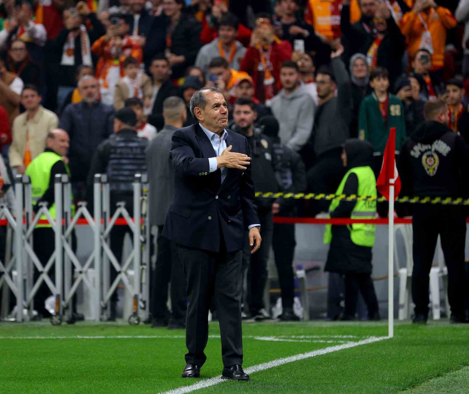 galatasaraydan stadyumda taraftara acik antrenman 32 puPLbmMl