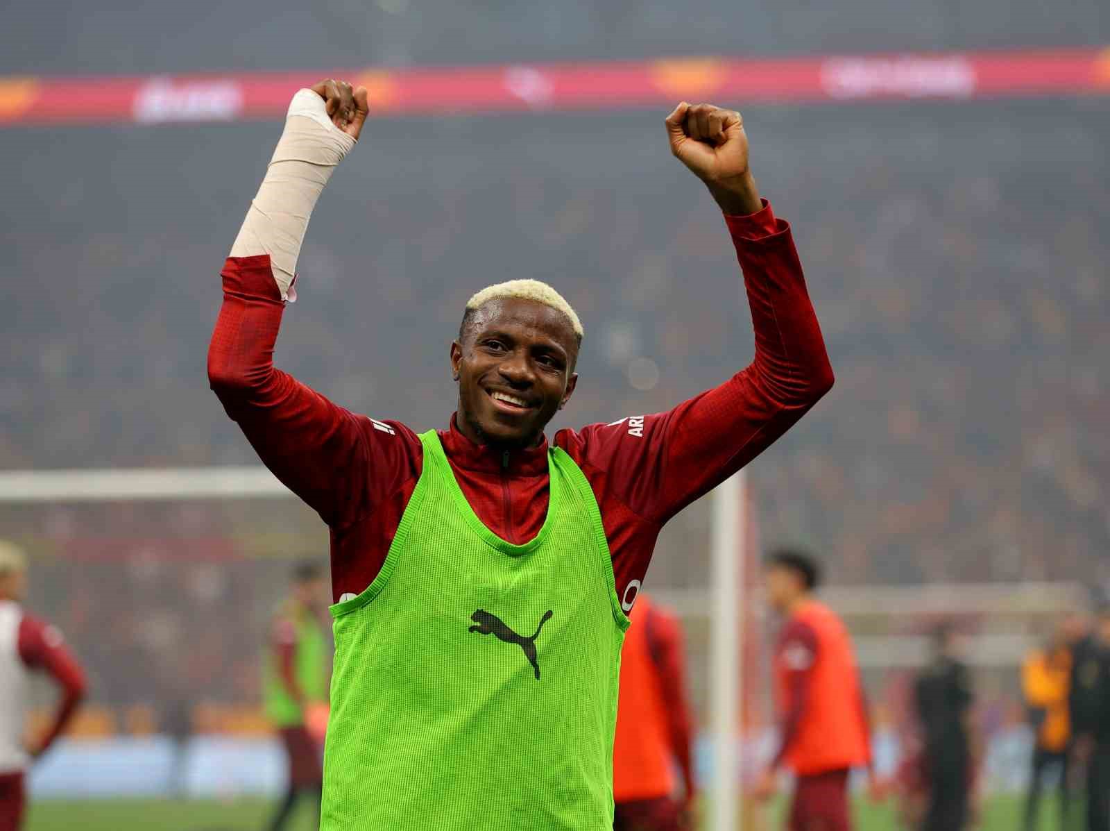galatasaraydan stadyumda taraftara acik antrenman 35