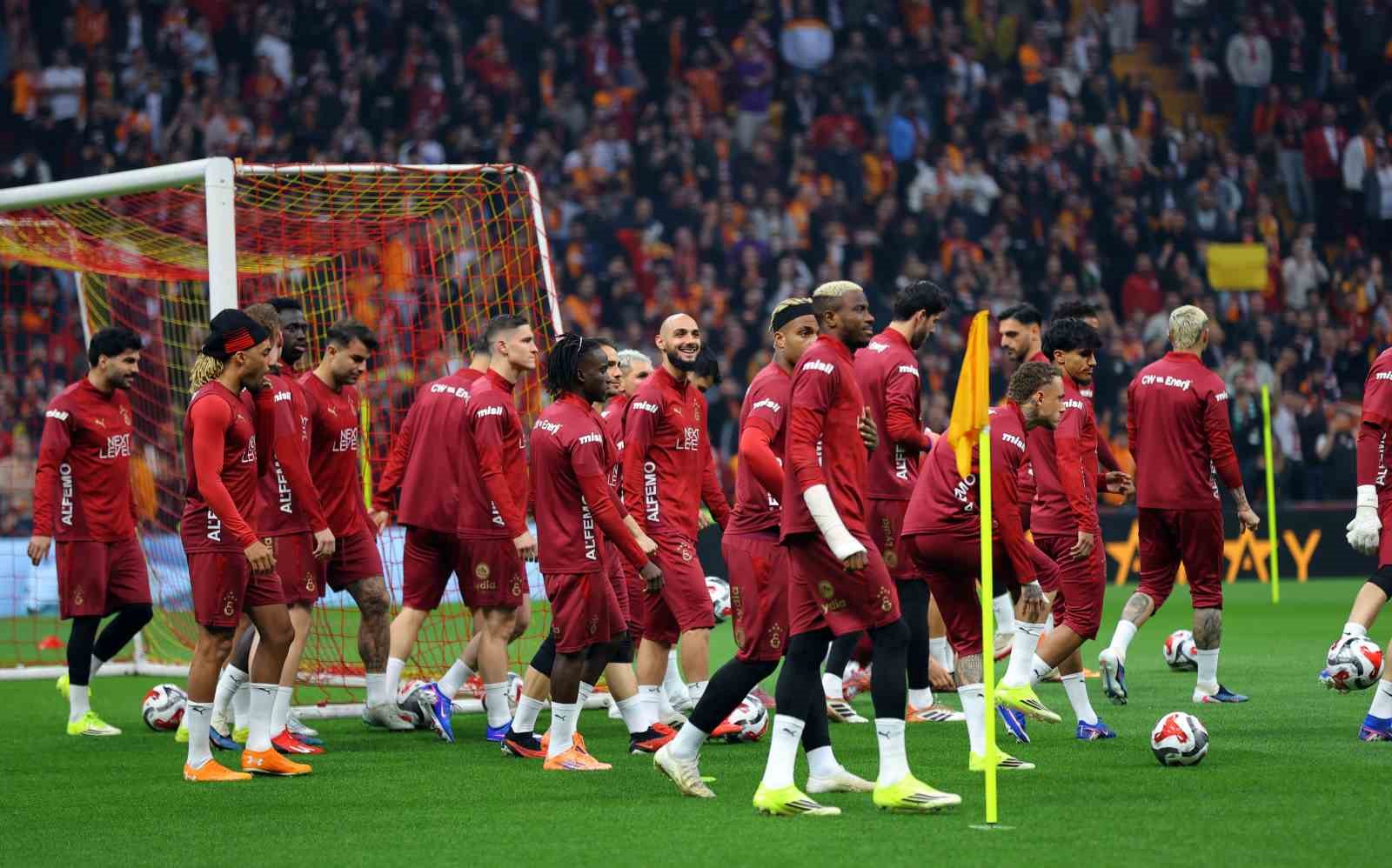 galatasaraydan stadyumda taraftara acik antrenman 6 3SFrvMJP