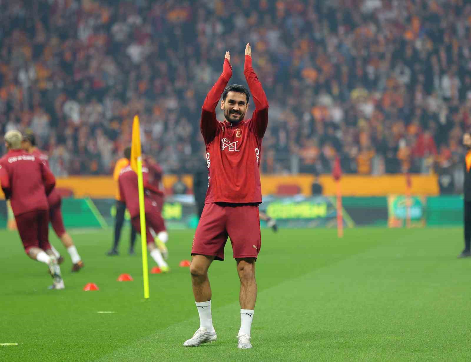galatasaraydan stadyumda taraftara acik antrenman 8 mlFPe2ge