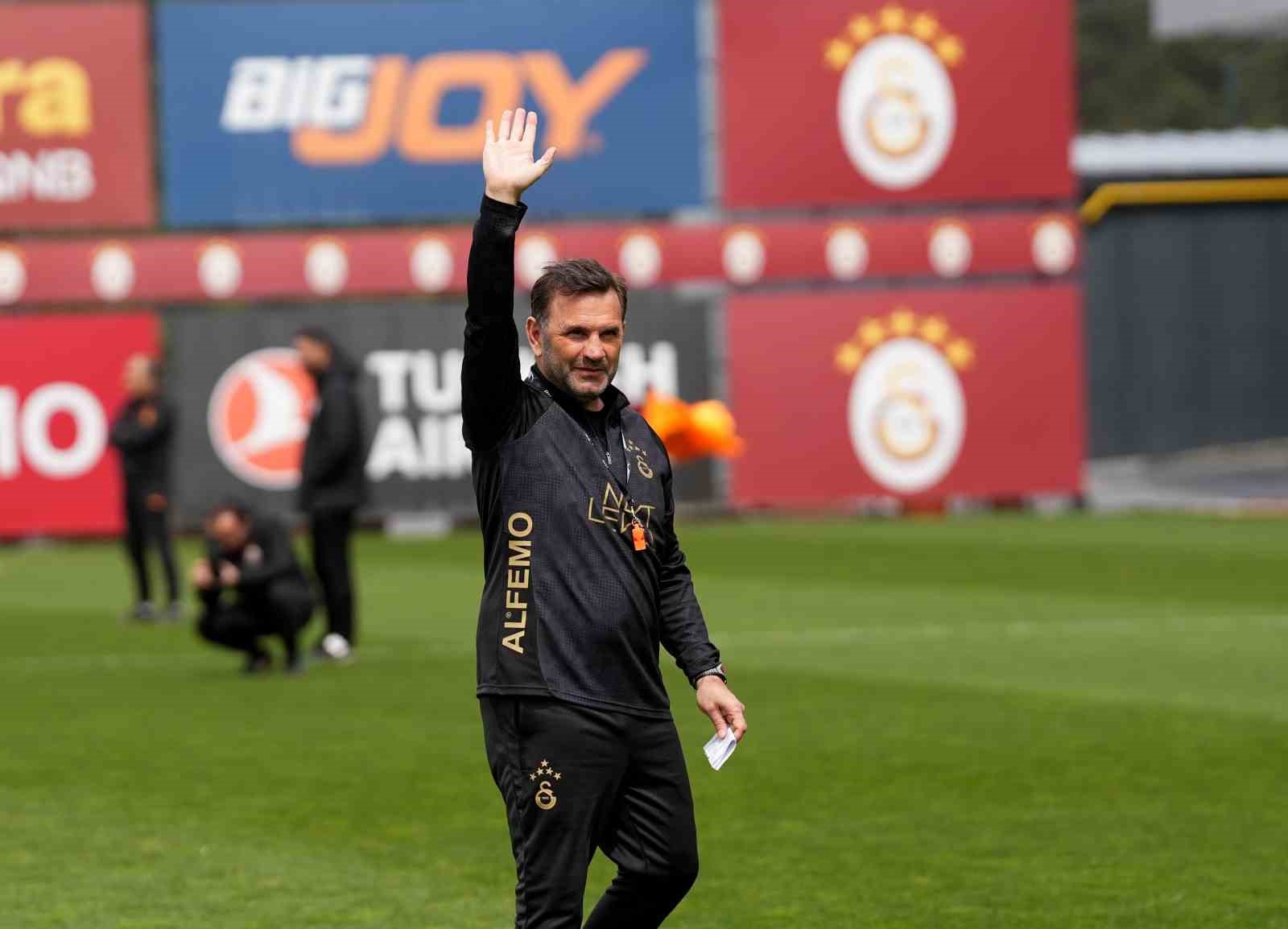 galatasaraydan taraftarlara acik antrenman 1 ZIFny3QV