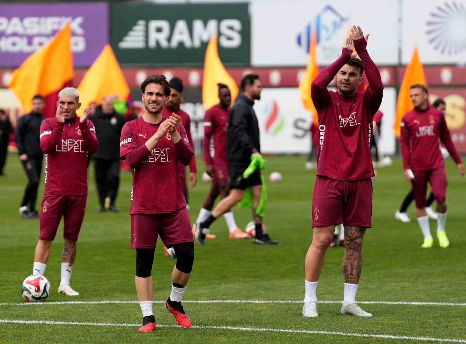 galatasaraydan taraftarlara acik antrenman 3 ZyY5C6al