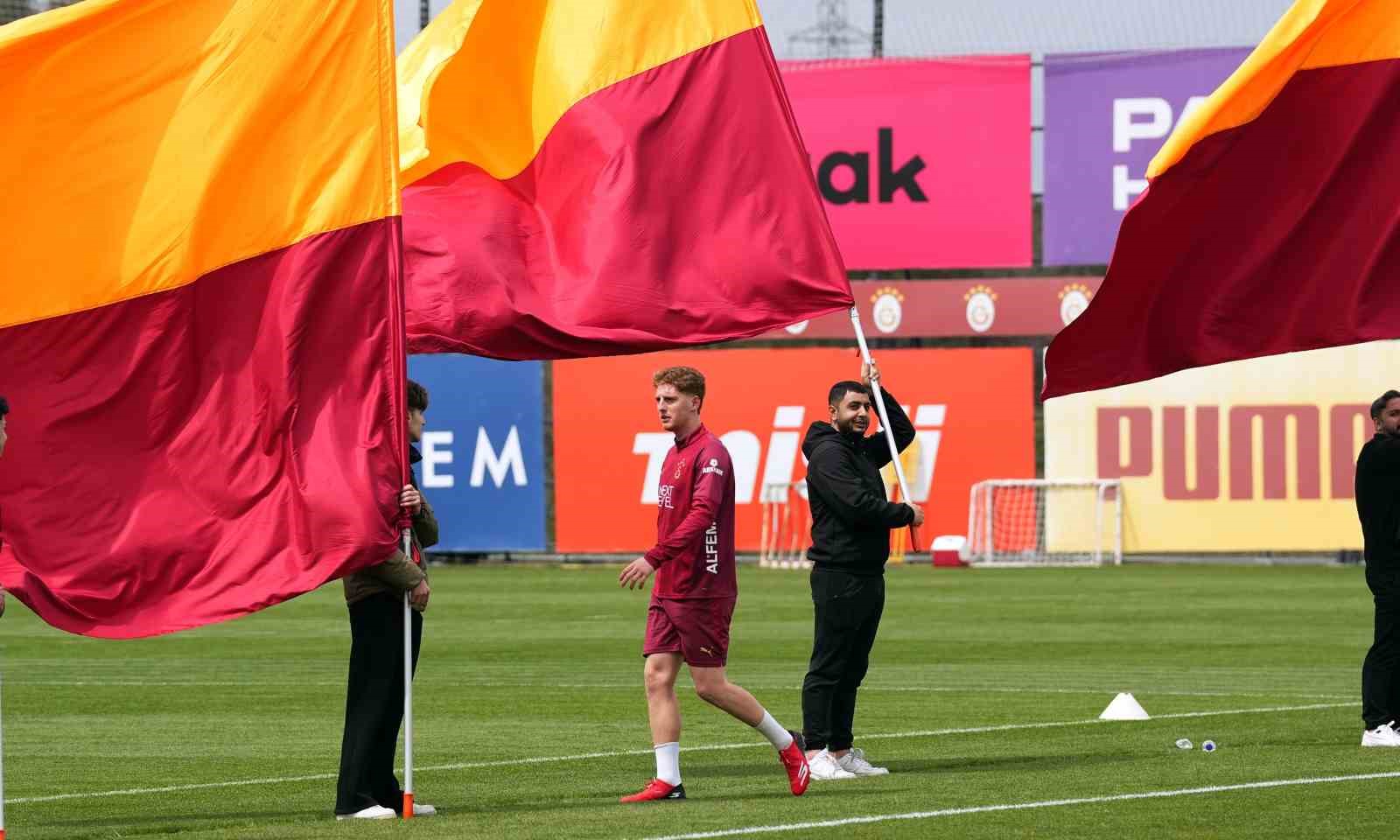 galatasaraydan taraftarlara acik antrenman 5 pPLOfBOG
