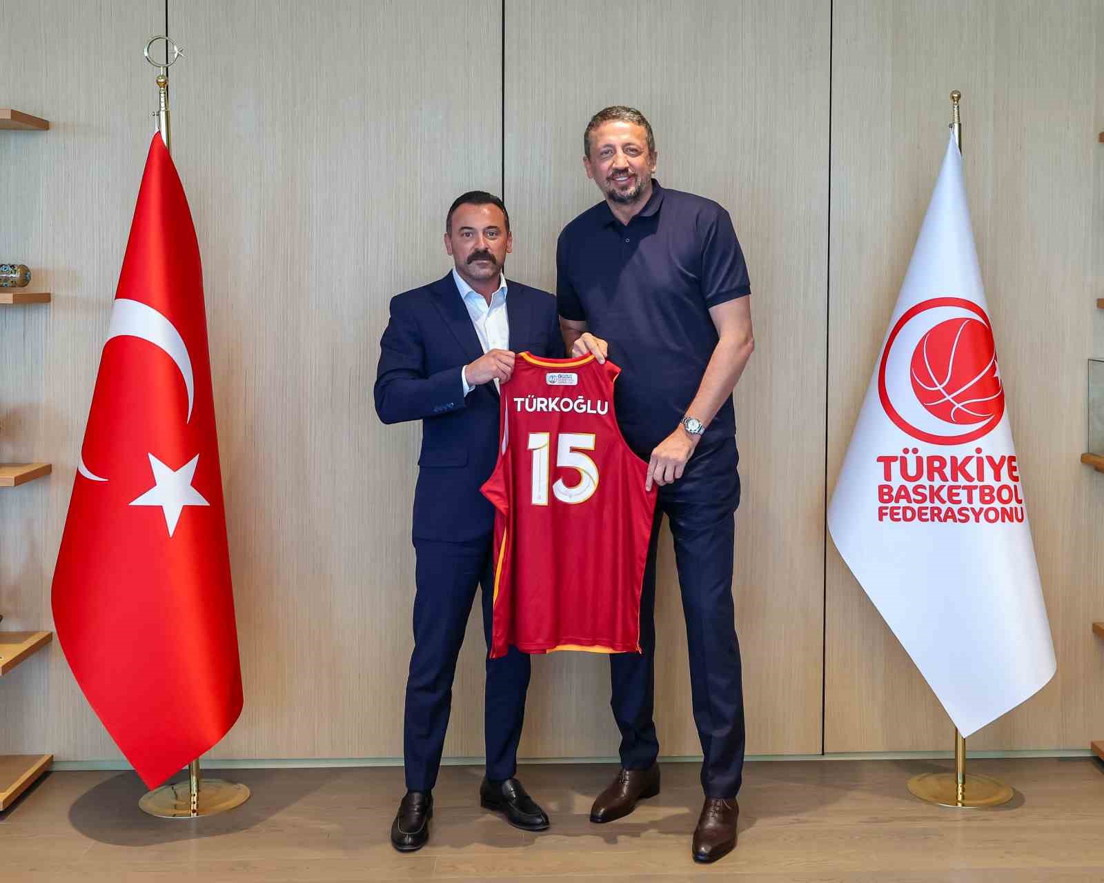 Galatasaray’dan TBF Başkanı Türkoğlu’na ziyaret 4 galatasaraydan tbf baskani turkogluna ziyaret 0 gwQEJsF9