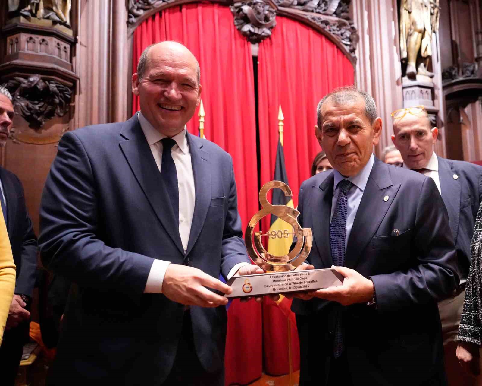 galatasarayin 26 sampiyonlugunun coskusu belcikada yasandi 1 9tTVePrt