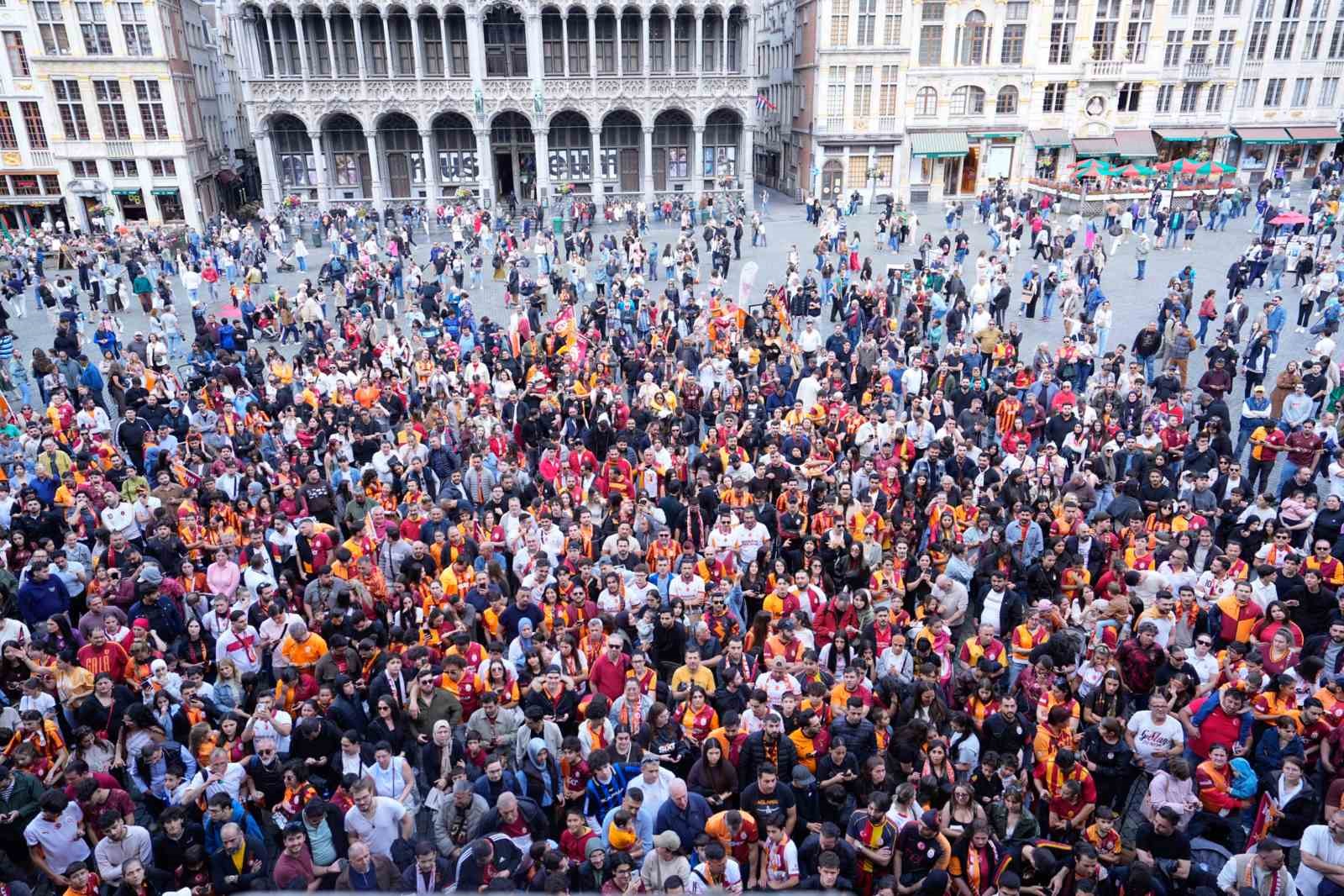 galatasarayin 26 sampiyonlugunun coskusu belcikada yasandi 2 kFAsPRNV